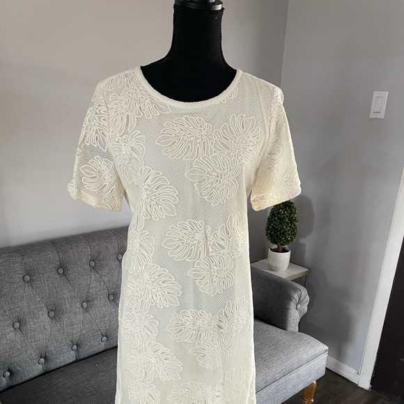 LOFT Dresses & Skirts - LOFT Dress Lace/Embroidered w/cotton lining